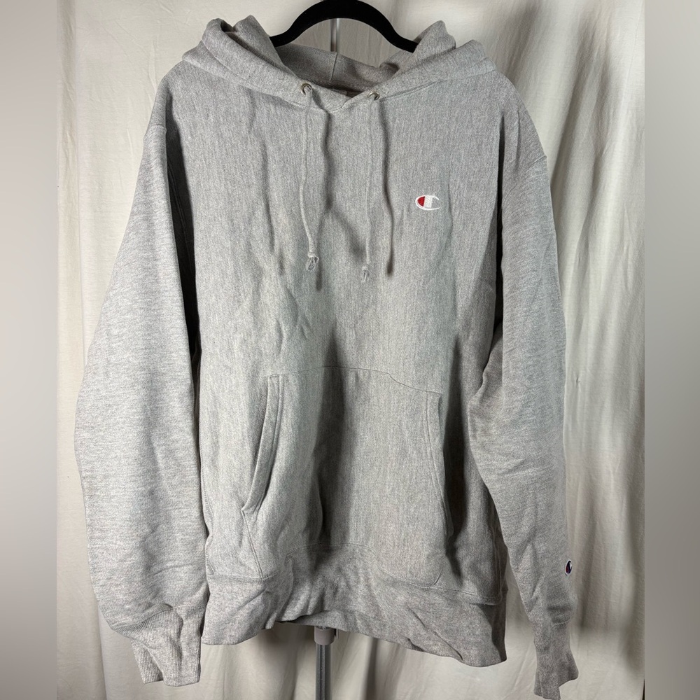 Champion Reverse Weave Gray Sweater with Iconic Logo and Soft Blend Fabric